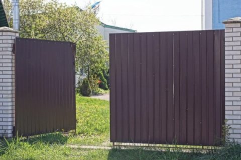 metal gate with a minimalist design